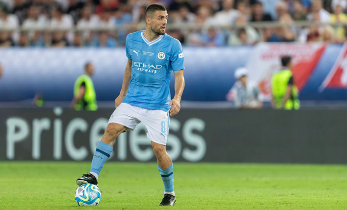Manchester City and Liverpool set for top-two showdown at the Etihad