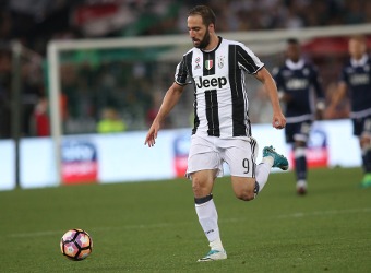 Juventus Continue Title Push at Cagliari